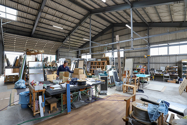 サッシ加工場